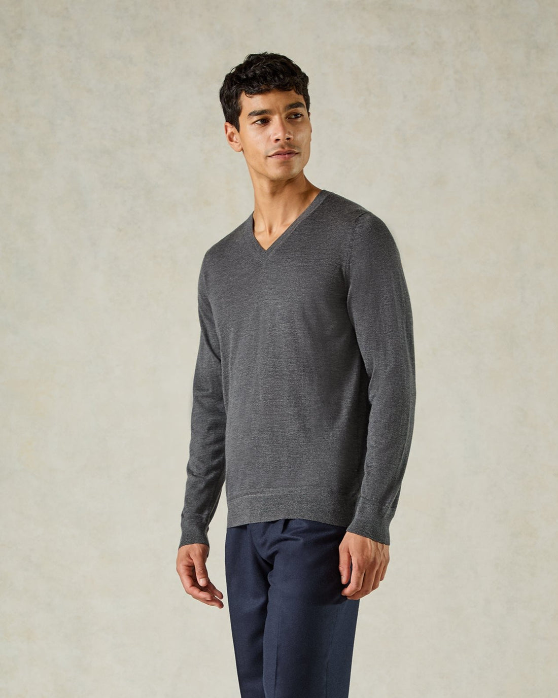 Hodge Wool Silk Cashmere V-neck Knit Charcoal