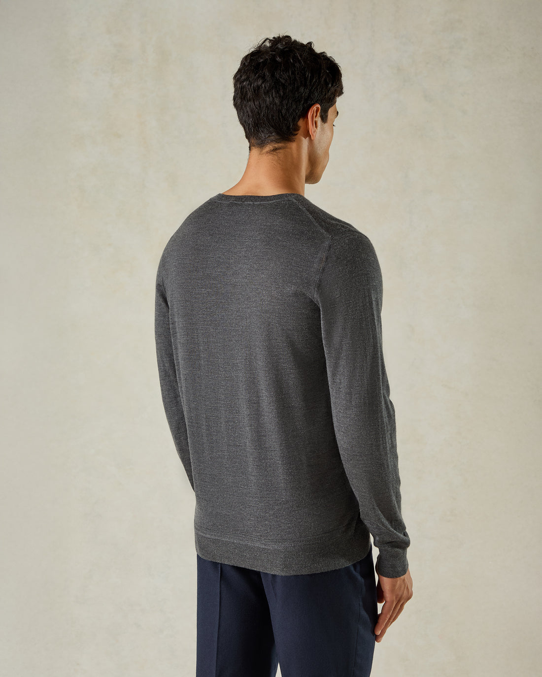 Hodge Wool Silk Cashmere V-neck Knit Charcoal