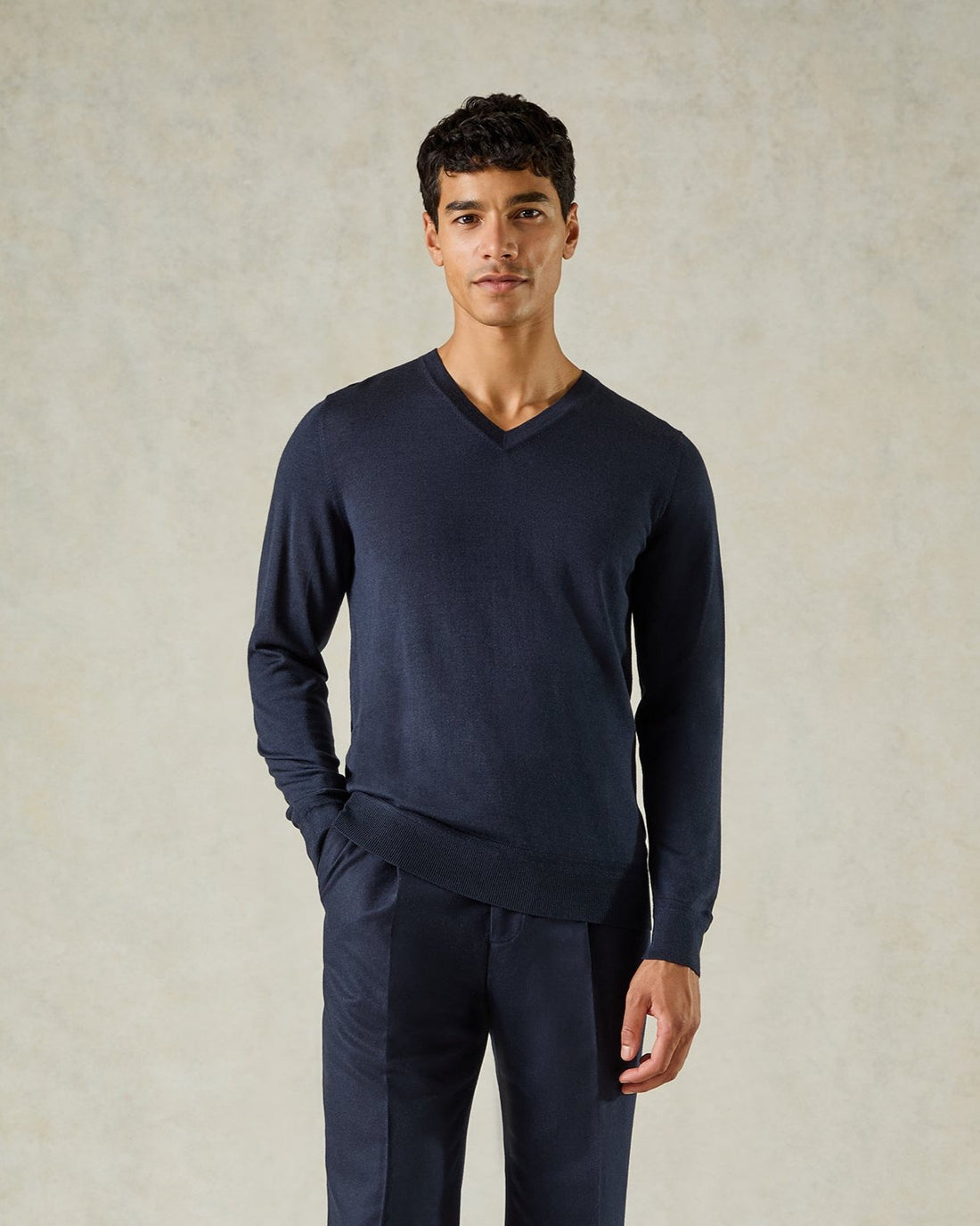 Hodge Wool Silk Cashmere V-neck Knit Navy